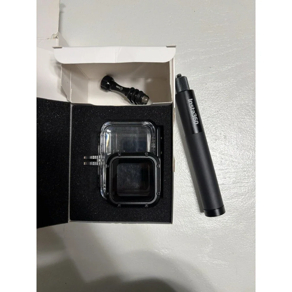 insta360 One R 4K Wide dive case And Invisible Selfie Stick